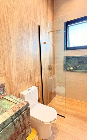 Casa de condomínio à venda com 380m², 5 quartos e 3 vagasBanheiro Social 1