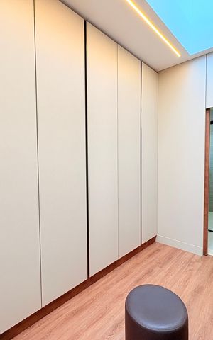 Casa de condomínio à venda com 380m², 5 quartos e 3 vagasSuíte 1 - Closet