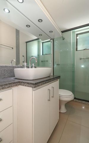 Apartamento à venda com 86m², 2 quartos e 2 vagasBanheiro da Suíte