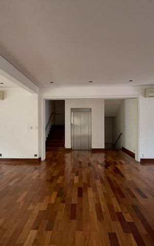 Casa de condomínio à venda com 872m², 6 quartos e 6 vagas Casa de condomínio à venda com 872m², 6 quartos e 6 vagasSala 1