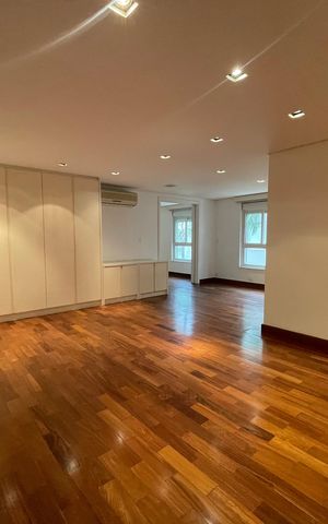 Casa de condomínio à venda com 872m², 6 quartos e 6 vagas Casa de condomínio à venda com 872m², 6 quartos e 6 vagasSuíte 2