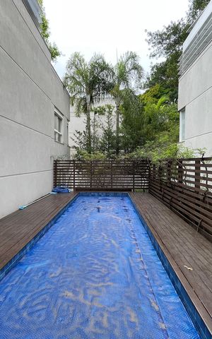 Casa de condomínio à venda com 872m², 6 quartos e 6 vagas Casa de condomínio à venda com 872m², 6 quartos e 6 vagasPiscina