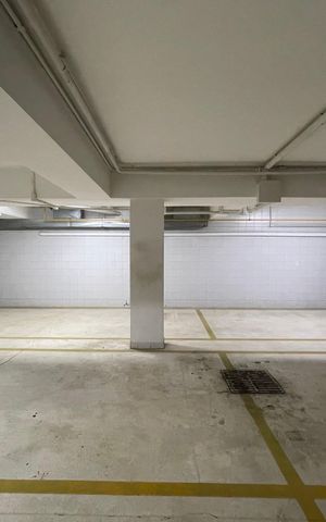Casa de condomínio à venda com 872m², 6 quartos e 6 vagas Casa de condomínio à venda com 872m², 6 quartos e 6 vagasGaragem