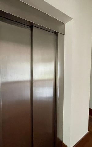 Casa de condomínio à venda com 872m², 6 quartos e 6 vagas Casa de condomínio à venda com 872m², 6 quartos e 6 vagasElevador