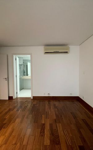 Casa de condomínio à venda com 872m², 6 quartos e 6 vagas Casa de condomínio à venda com 872m², 6 quartos e 6 vagasSuíte 1