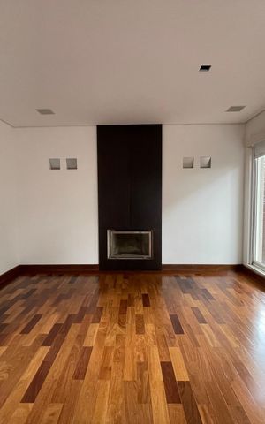 Casa de condomínio à venda com 872m², 6 quartos e 6 vagas Casa de condomínio à venda com 872m², 6 quartos e 6 vagasSala 2