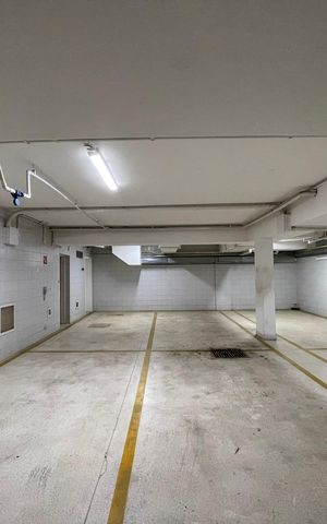 Casa de condomínio à venda com 872m², 6 quartos e 6 vagas Casa de condomínio à venda com 872m², 6 quartos e 6 vagasGaragem