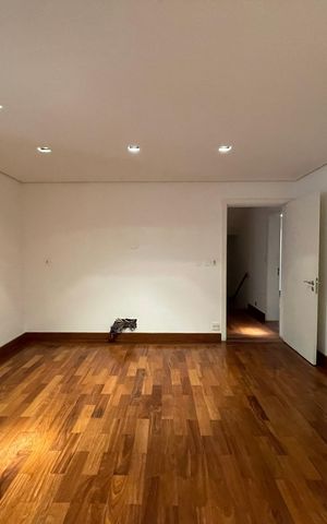 Casa de condomínio à venda com 872m², 6 quartos e 6 vagas Casa de condomínio à venda com 872m², 6 quartos e 6 vagasSuíte 2