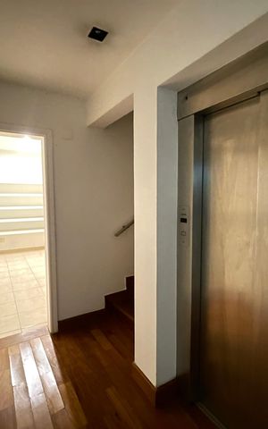 Casa de condomínio à venda com 872m², 6 quartos e 6 vagas Casa de condomínio à venda com 872m², 6 quartos e 6 vagasElevador