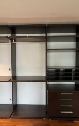 Casa de condomínio à venda com 872m², 6 quartos e 6 vagas Casa de condomínio à venda com 872m², 6 quartos e 6 vagasCloset da suíte 2