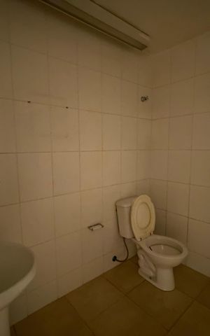 Casa de condomínio à venda com 872m², 6 quartos e 6 vagas Casa de condomínio à venda com 872m², 6 quartos e 6 vagasBanheiro de serviço