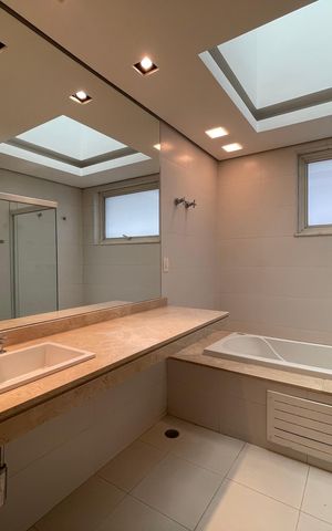 Casa de condomínio à venda com 872m², 6 quartos e 6 vagas Casa de condomínio à venda com 872m², 6 quartos e 6 vagasBanheiro da Suíte 2