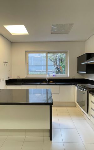 Casa de condomínio à venda com 872m², 6 quartos e 6 vagas Casa de condomínio à venda com 872m², 6 quartos e 6 vagasCozinha