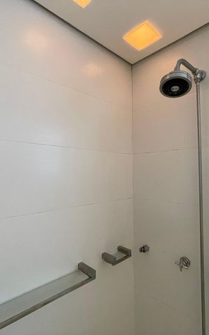 Casa de condomínio à venda com 872m², 6 quartos e 6 vagas Casa de condomínio à venda com 872m², 6 quartos e 6 vagasBanheiro Social