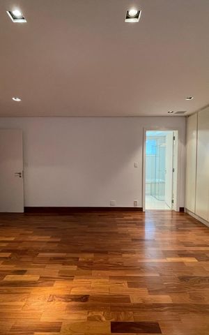 Casa de condomínio à venda com 872m², 6 quartos e 6 vagas Casa de condomínio à venda com 872m², 6 quartos e 6 vagasSuíte 2