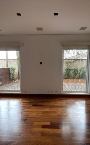Casa de condomínio à venda com 872m², 6 quartos e 6 vagas Casa de condomínio à venda com 872m², 6 quartos e 6 vagasSala 2