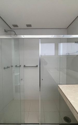 Casa de condomínio à venda com 872m², 6 quartos e 6 vagas Casa de condomínio à venda com 872m², 6 quartos e 6 vagasBanheiro da Suíte 1