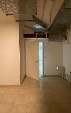 Casa de condomínio à venda com 872m², 6 quartos e 6 vagas Casa de condomínio à venda com 872m², 6 quartos e 6 vagasDeposito