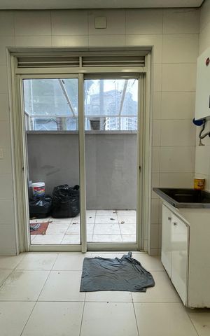 Casa de condomínio à venda com 872m², 6 quartos e 6 vagas Casa de condomínio à venda com 872m², 6 quartos e 6 vagasÁrea de Serviço