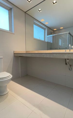 Casa de condomínio à venda com 872m², 6 quartos e 6 vagas Casa de condomínio à venda com 872m², 6 quartos e 6 vagasBanheiro Social