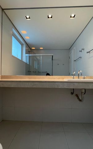 Casa de condomínio à venda com 872m², 6 quartos e 6 vagas Casa de condomínio à venda com 872m², 6 quartos e 6 vagasBanheiro Social