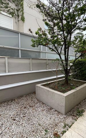 Casa de condomínio à venda com 872m², 6 quartos e 6 vagas Casa de condomínio à venda com 872m², 6 quartos e 6 vagasEntrada de serviço