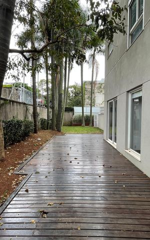 Casa de condomínio à venda com 872m², 6 quartos e 6 vagas Casa de condomínio à venda com 872m², 6 quartos e 6 vagasQuintal