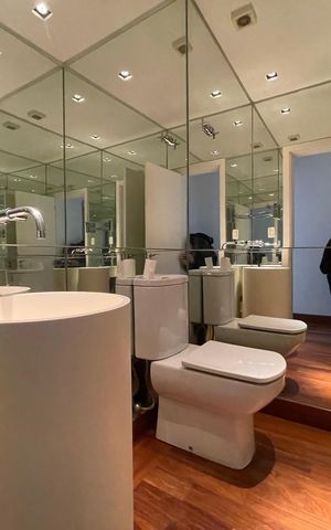 Casa de condomínio à venda com 872m², 6 quartos e 6 vagas Casa de condomínio à venda com 872m², 6 quartos e 6 vagasLavabo