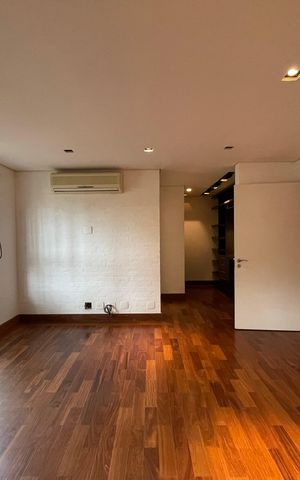 Casa de condomínio à venda com 872m², 6 quartos e 6 vagas Casa de condomínio à venda com 872m², 6 quartos e 6 vagasSuíte 3