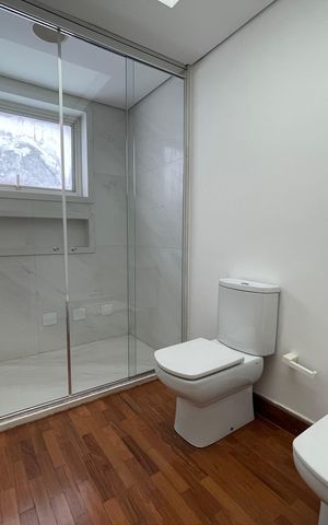 Casa de condomínio à venda com 872m², 6 quartos e 6 vagas Casa de condomínio à venda com 872m², 6 quartos e 6 vagasBanheiro da Suíte 3