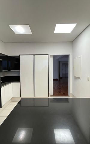 Casa de condomínio à venda com 872m², 6 quartos e 6 vagas Casa de condomínio à venda com 872m², 6 quartos e 6 vagasCozinha