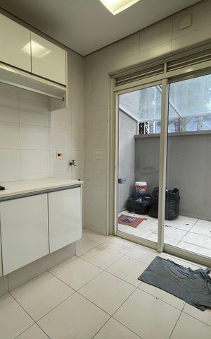 Casa de condomínio à venda com 872m², 6 quartos e 6 vagas Casa de condomínio à venda com 872m², 6 quartos e 6 vagasÁrea de Serviço