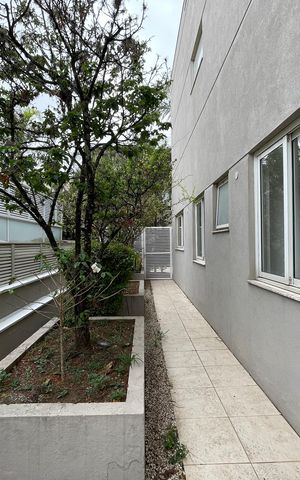 Casa de condomínio à venda com 872m², 6 quartos e 6 vagas Casa de condomínio à venda com 872m², 6 quartos e 6 vagasEntrada de serviço
