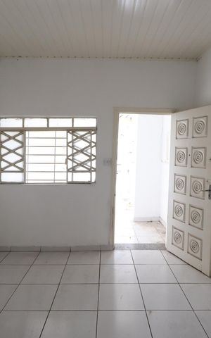 Casa para alugar com 80m², 2 quartos e 1 vagaSala