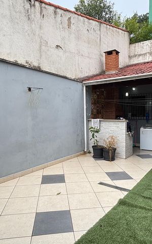 Casa à venda com 230m², 3 quartos e 5 vagas Casa à venda com 230m², 3 quartos e 5 vagasQuintal