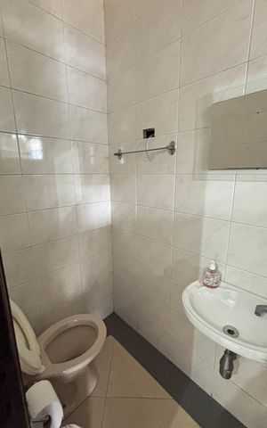 Casa à venda com 230m², 3 quartos e 5 vagas Casa à venda com 230m², 3 quartos e 5 vagasBanheiro de Serviço