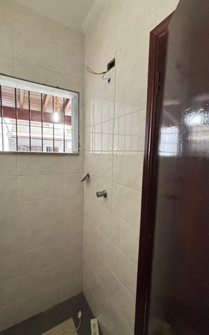 Casa à venda com 230m², 3 quartos e 5 vagas Casa à venda com 230m², 3 quartos e 5 vagasBanheiro de Serviço