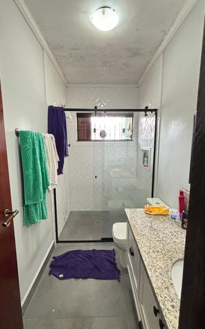 Casa à venda com 230m², 3 quartos e 5 vagas Casa à venda com 230m², 3 quartos e 5 vagasBanheiro da Suíte