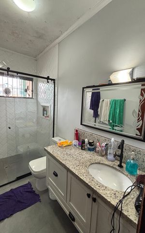 Casa à venda com 230m², 3 quartos e 5 vagas Casa à venda com 230m², 3 quartos e 5 vagasBanheiro da Suíte
