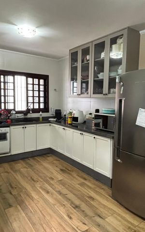 Casa à venda com 230m², 3 quartos e 5 vagas Casa à venda com 230m², 3 quartos e 5 vagasCozinha