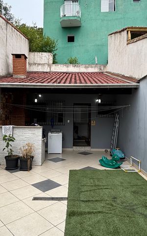 Casa à venda com 230m², 3 quartos e 5 vagas Casa à venda com 230m², 3 quartos e 5 vagasQuintal