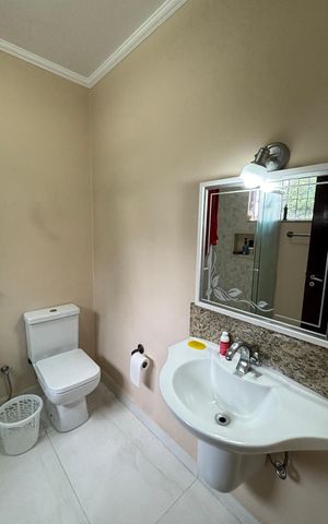 Casa à venda com 230m², 3 quartos e 5 vagas Casa à venda com 230m², 3 quartos e 5 vagasBanheiro da Suíte 2
