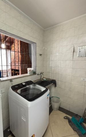 Casa à venda com 230m², 3 quartos e 5 vagas Casa à venda com 230m², 3 quartos e 5 vagasÁrea de Serviço
