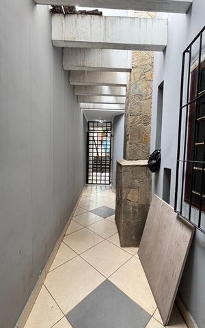 Casa à venda com 230m², 3 quartos e 5 vagas Casa à venda com 230m², 3 quartos e 5 vagasQuintal