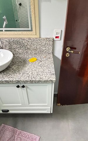 Casa à venda com 230m², 3 quartos e 5 vagas Casa à venda com 230m², 3 quartos e 5 vagasBanheiro Social