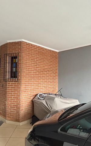 Casa à venda com 230m², 3 quartos e 5 vagas Casa à venda com 230m², 3 quartos e 5 vagasGaragem