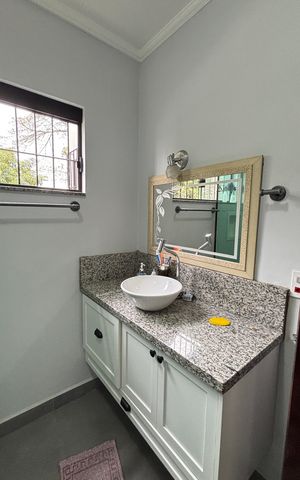 Casa à venda com 230m², 3 quartos e 5 vagas Casa à venda com 230m², 3 quartos e 5 vagasBanheiro Social