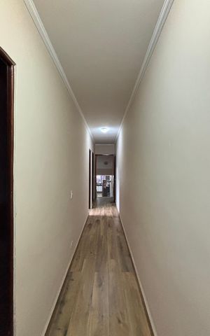 Casa à venda com 230m², 3 quartos e 5 vagas Casa à venda com 230m², 3 quartos e 5 vagasCorredor