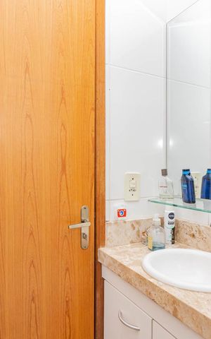 Casa à venda com 100m², 3 quartos e 2 vagasBanheiro Social