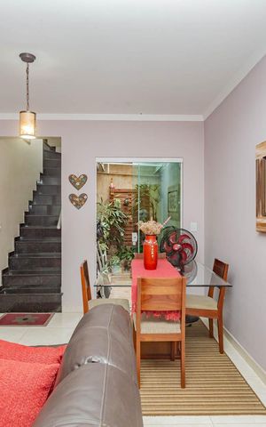 Casa à venda com 100m², 3 quartos e 2 vagasSala